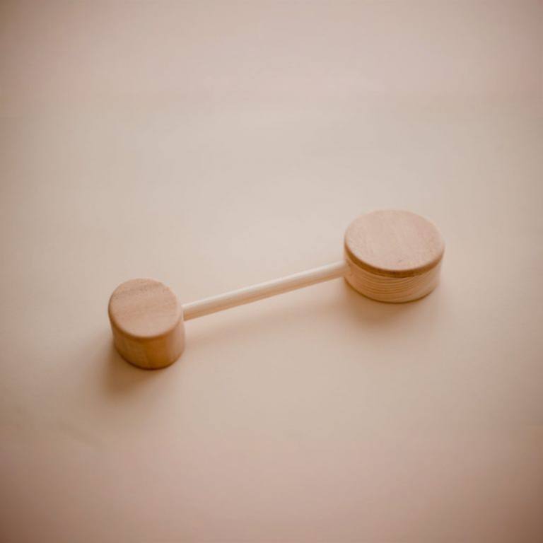 רעשן מעץ - סוכריה - Qtoys