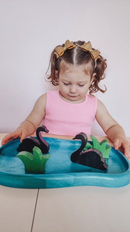 ערכה למשחק סנסורי - אגם ברבורים מעץ - Qtoys