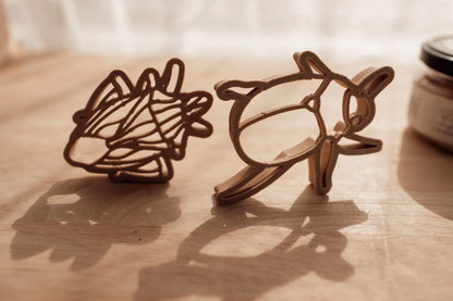 חותכנים לבצק משחק - התריסית הירוקה וחיפושית חג המולד - Kinfolk Pantry