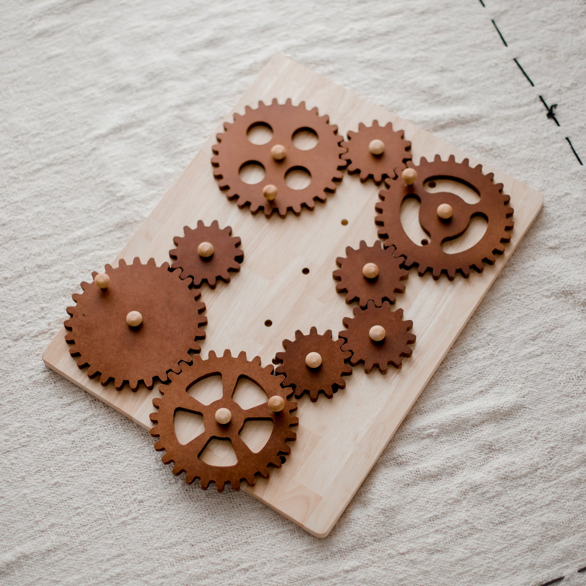 Wooden Gears Board – הכל לחינוך ביתי