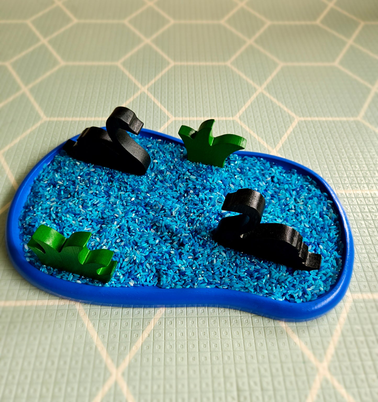 ערכה למשחק סנסורי - אגם ברבורים מעץ - Qtoys